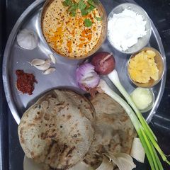 A picture of Dahi Tikhari.