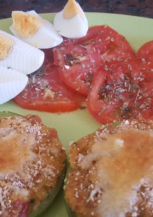 Una foto de Zapallitos rellenos con salchichas..😻