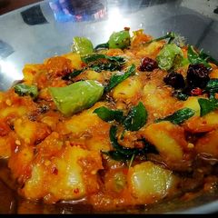 A picture of Khattay aloo.