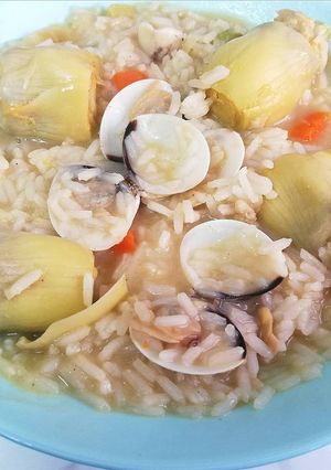 Una foto de Arroz de Pescado, almejas y verduras