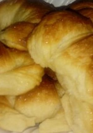 Una foto de Medialunas hojaldradas con margarina