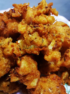 मूंग दाल भजिया (Moong Dal bhajiya recipe in Hindi) रेसिपी मुख्य फोटो