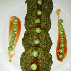 A picture of Spinach and broken wheat idli.