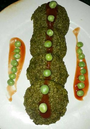 A picture of Spinach and broken wheat idli.