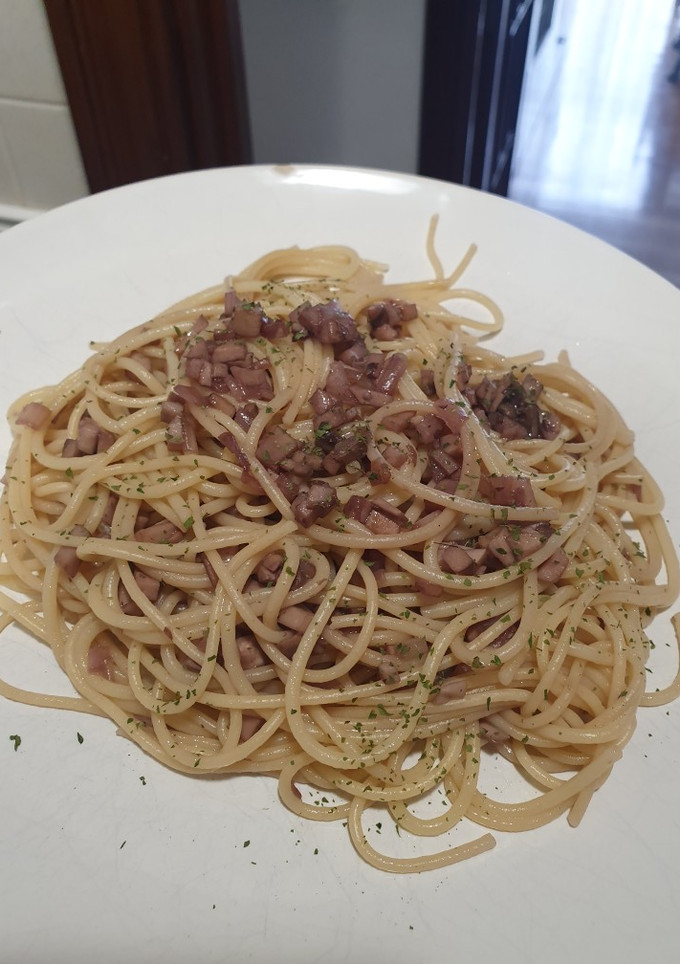 Una foto de Spaghetti con champiñones al ajillo