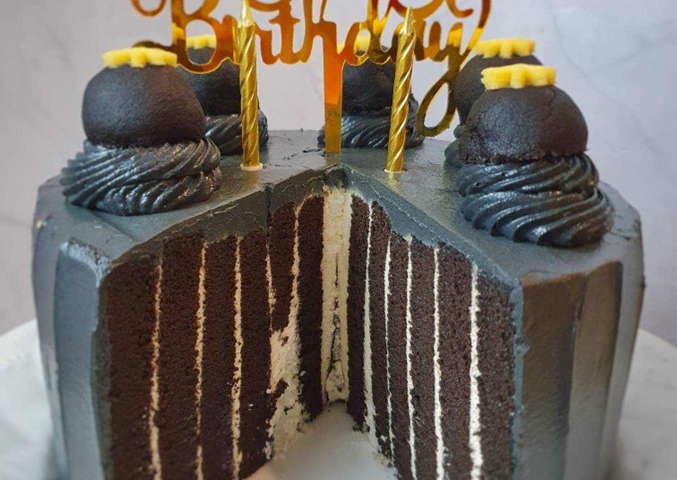 374. Vertikal Black Nastar Cake (Birthday Cake)