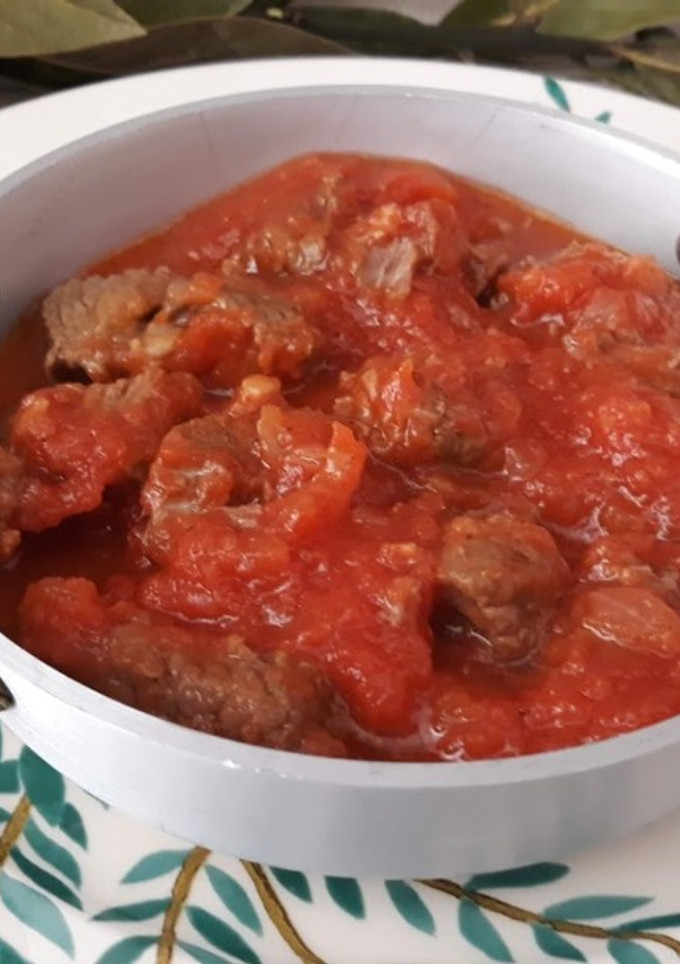 Una foto de Magro con tomate