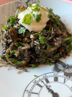 Una foto de Arroz negro con frutos del mar