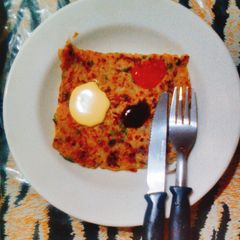 A picture of Japanese pancake - 'Okonomiyaki'.