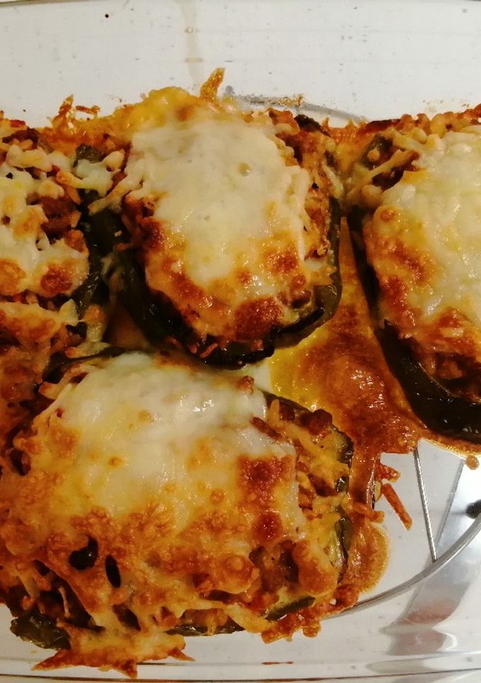 Una foto de Pimientos rellenos de carne y arroz