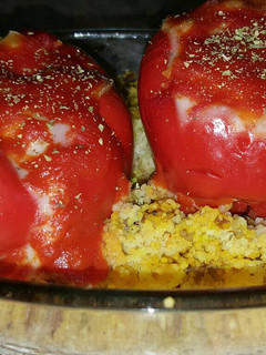 Foto principal de Pimiento relleno con champiñones y cus cus (vegano)