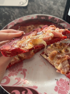 Una foto de Pizza de remolacha sin TACC