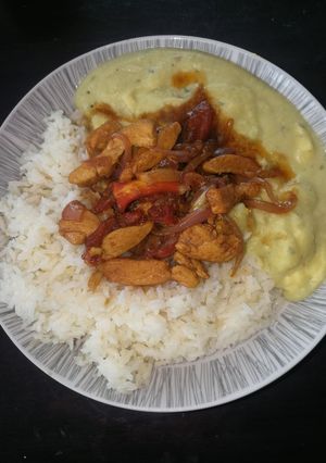 Una foto de Locro de habas con saltado de pollo 🍗😋