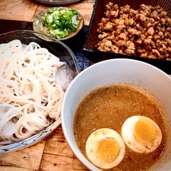 A picture of Cold noodle with Spicy sesame dipping sauce.