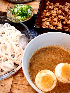 A picture of Cold noodle with Spicy sesame dipping sauce.