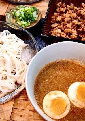 A picture of Cold noodle with Spicy sesame dipping sauce.