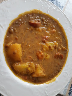 Una foto de Lentejas con chorizo a mi manera