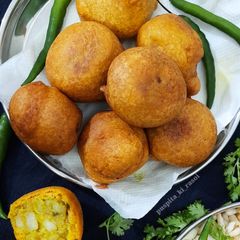 A picture of Aloo chop.