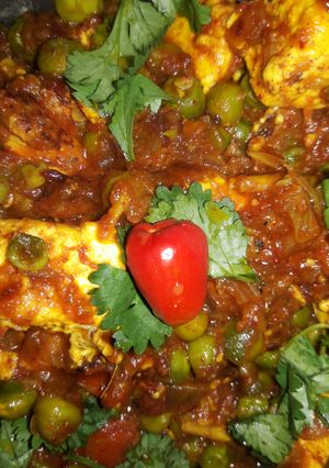 A picture of Matar Paneer.
