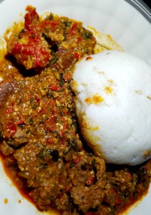 A picture of Semo nd bitter leaf soup.