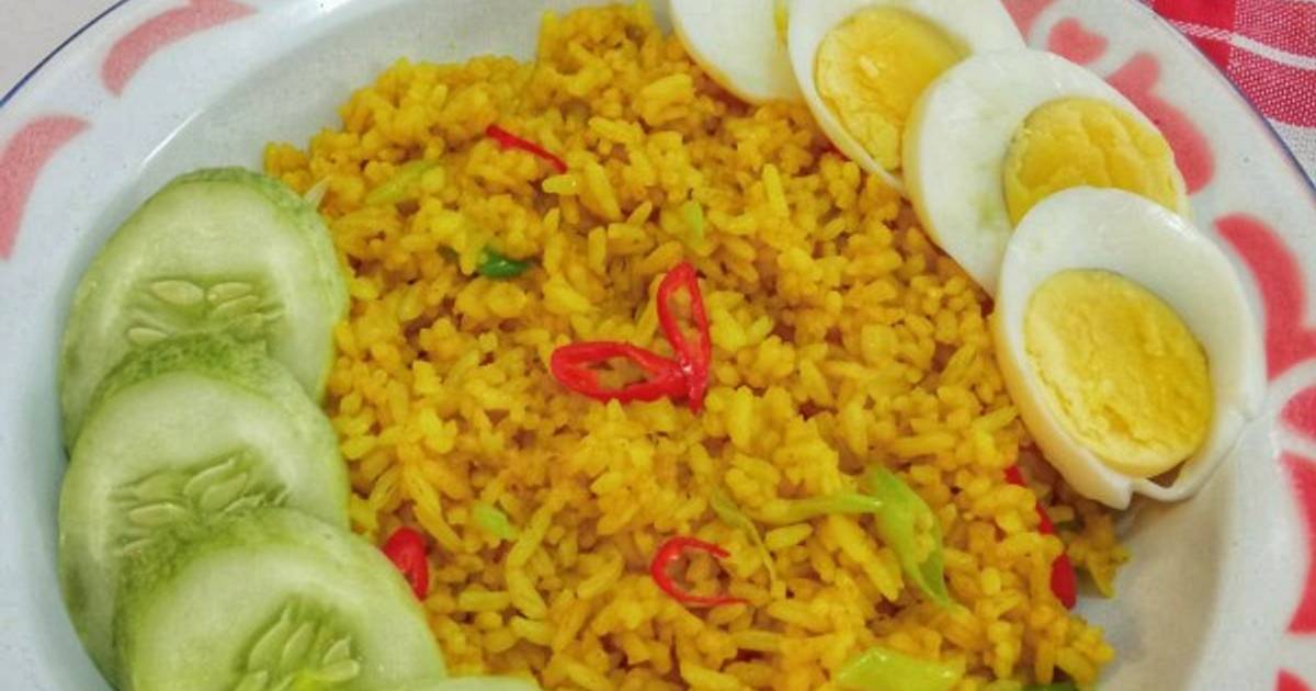 Resep Nasi Goreng Kunyit oleh kreasivinagoest - Cookpad