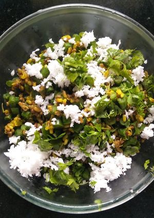 फरसबी+मोडची मटकी भाजी (farasbi ani mataki mix bhaji recipe in marathi) रेसिपी चे मुख्य फोटो 