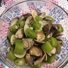 A picture of Clam with Patola.
