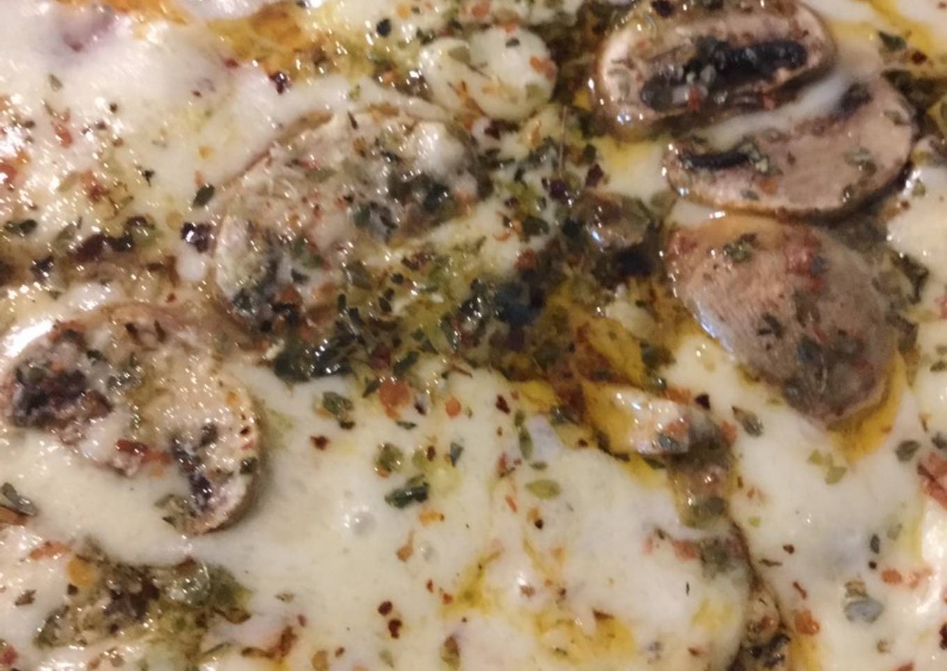 Pizza a los 4 Quesos con Champiñones