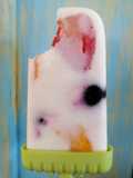 Paletas de yogurt y frutas
