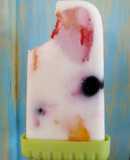 Paletas de yogurt y frutas
