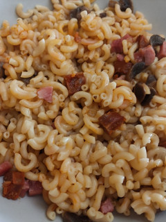 Una foto de Fideuá de champiñones, chorizo y jamón
