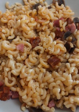 Una foto de Fideuá de champiñones, chorizo y jamón