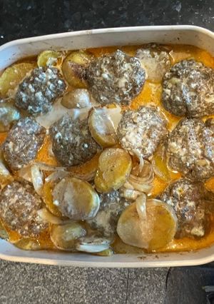 A picture of Kofta in tahini sauce.