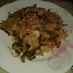 A picture of Schezwan noodles.