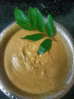 சின்ன வெங்காய சட்னி(shallots chutney recipe in tamil) செய்முறை முக்கிய புகைப்படம்