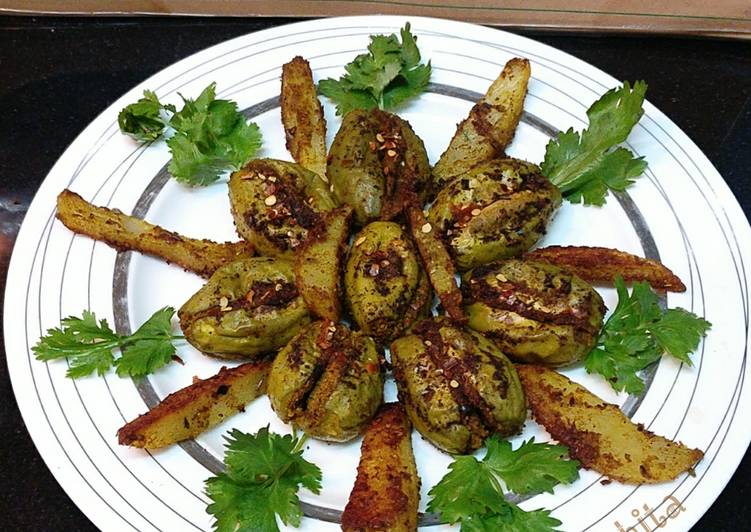 Stuffed Pointed Gourd With potato Wedges