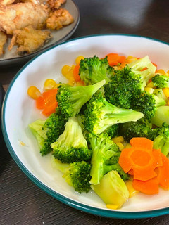 玉米紅蘿蔔炒花椰菜 的食譜成品照片