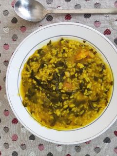 Una foto de Arròs en bledes (fesols i napicol) Arroz con acelgas