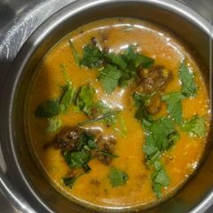 A picture of Kadi Pakoda.