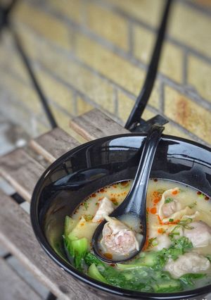 Hình của món Wonton tôm thịt.