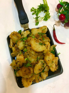 जीरा आलू (jeera aloo recipe in Hindi) रेसिपी मुख्य फोटो