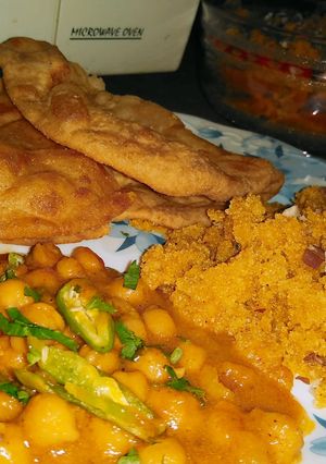 A picture of Cholay batory with halwa puri.