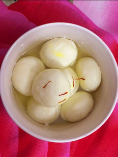 बंगाली रसगुल्ला (Bengali rasgulla recipe in Hindi) रेसिपी मुख्य फोटो