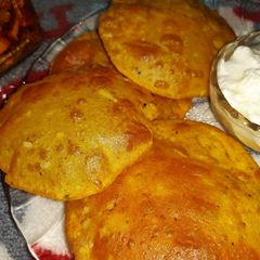 A picture of Aloo puri.