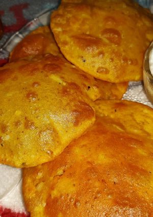 A picture of Aloo puri.