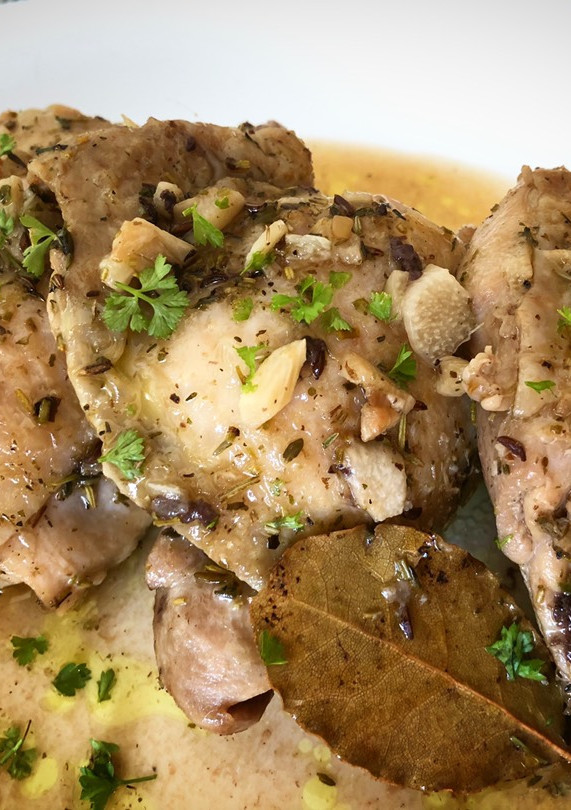 Una foto de Contramuslos de pollo a las hierbas