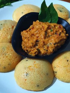 ক্যারট-রভা ইডলি (Carrot-Rava Idli recipe in Bengali) রেসিপির প্রধান ছবি