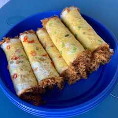 A picture of Roti Abon (Roti tawar).