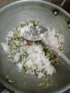 பால் பாகற்காய் பொரியல்(bittergourd poriyal recipe in tamil) செய்முறை முக்கிய புகைப்படம்