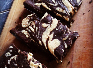 Una foto de Brownie de porotos negros